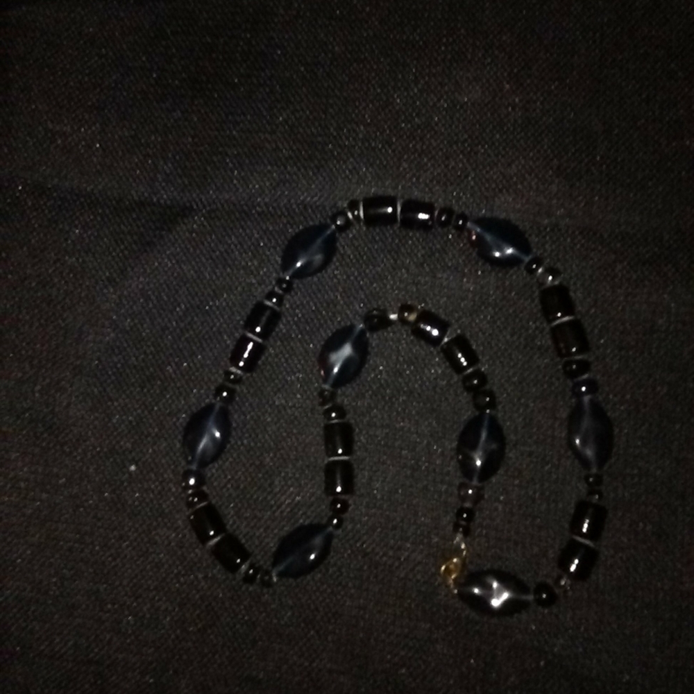 Beaded necklaces - Picture 4 of 5
